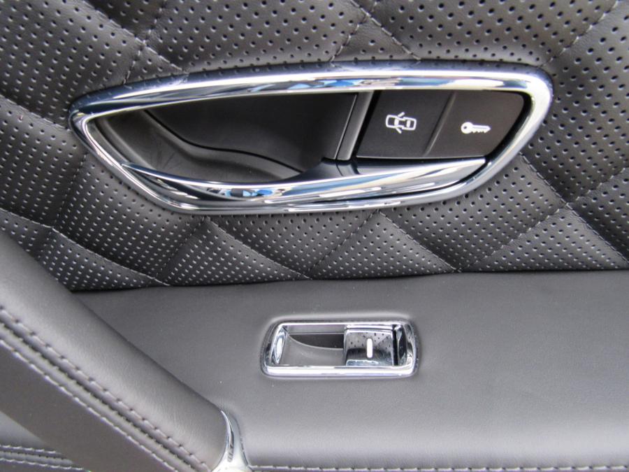 Детали интерьера Bentley Flying Spur V8 S 2017 года  (фото 128 из 154)